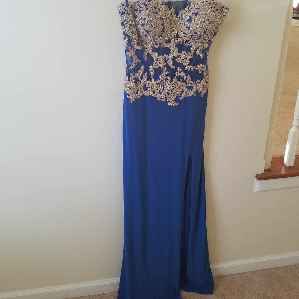 Gown - Picture 4 of 4